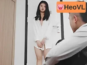Em mẫu ảnh xinh đẹp và anh thợ chụp ảnh may mắn